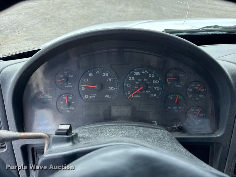 image for item DI9433 2006 International 7400 semi truck