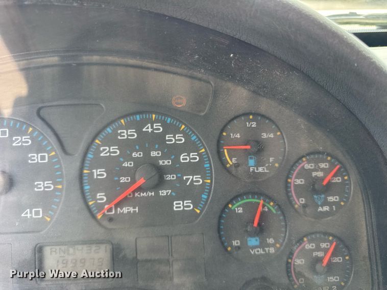 image for item DI9433 2006 International 7400 semi truck