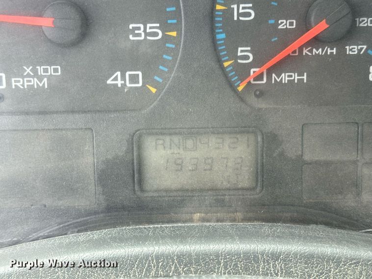 image for item DI9433 2006 International 7400 semi truck