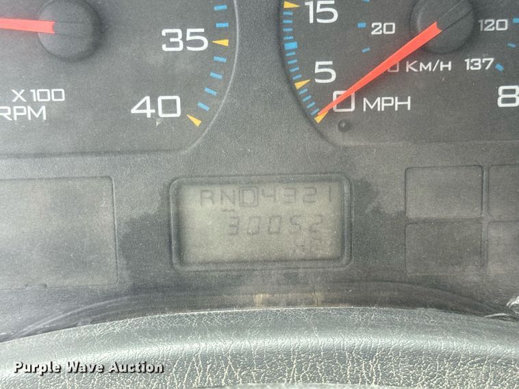 image for item DI9433 2006 International 7400 semi truck