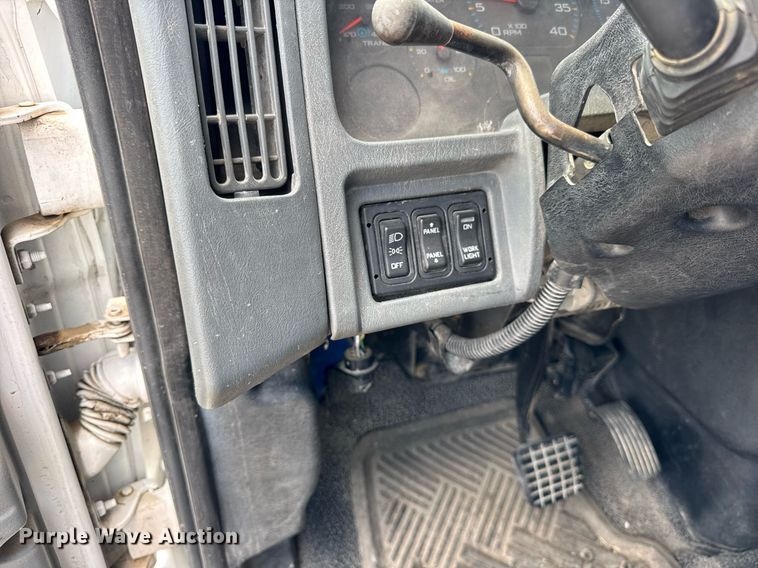 image for item DI9433 2006 International 7400 semi truck