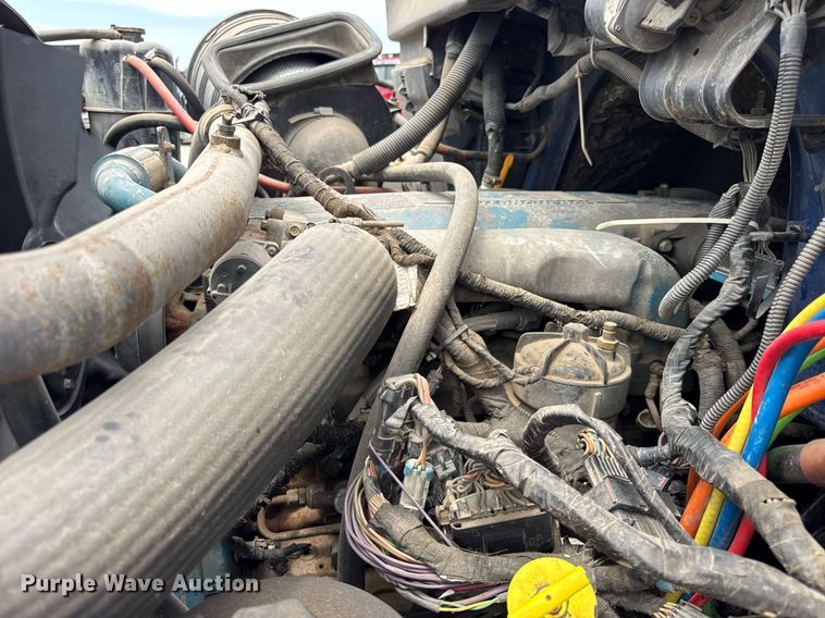 image for item DI9433 2006 International 7400 semi truck