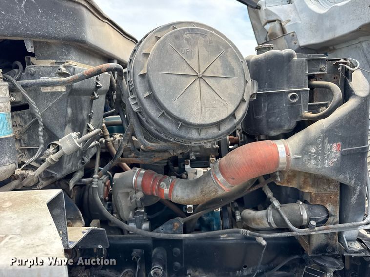 image for item DI9433 2006 International 7400 semi truck