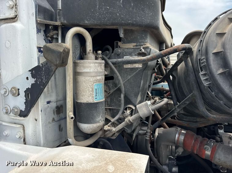 image for item DI9433 2006 International 7400 semi truck