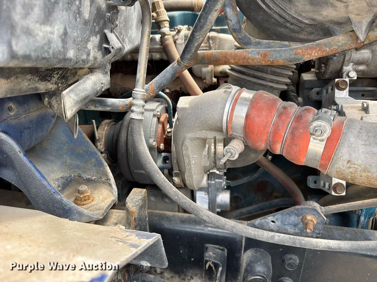 image for item DI9433 2006 International 7400 semi truck