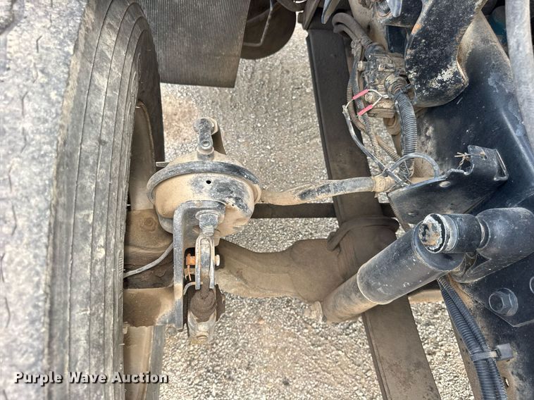 image for item DI9433 2006 International 7400 semi truck