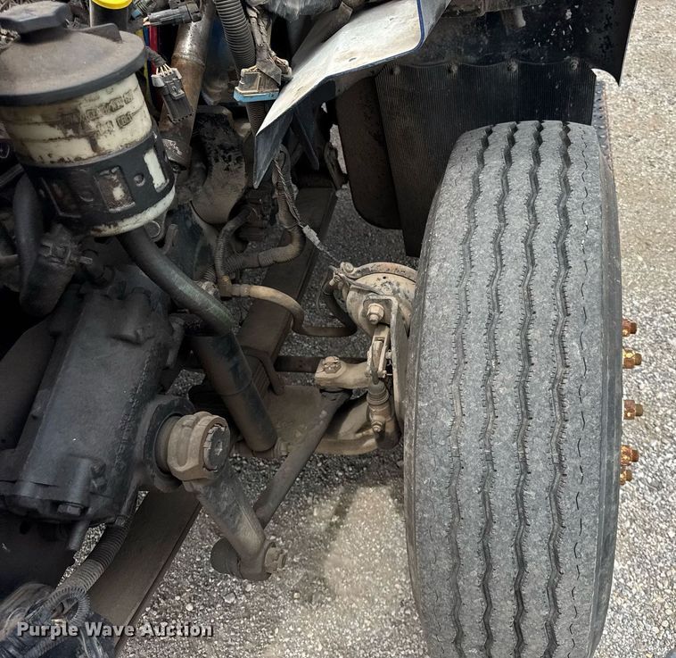 image for item DI9433 2006 International 7400 semi truck