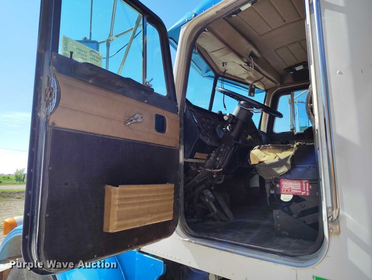 image for item DP4997 1995 Peterbilt  378 semi truck