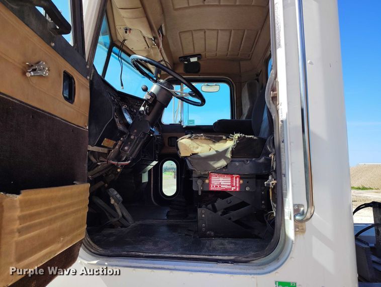 image for item DP4997 1995 Peterbilt  378 semi truck