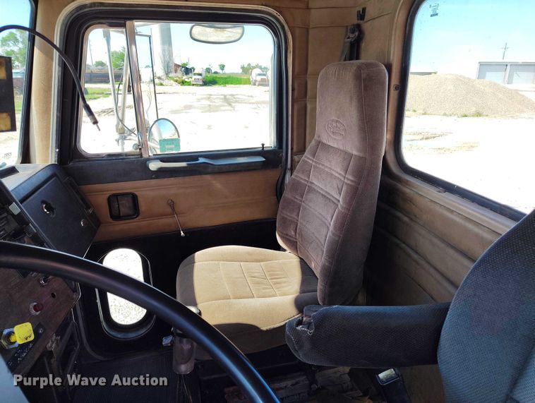 image for item DP4997 1995 Peterbilt  378 semi truck