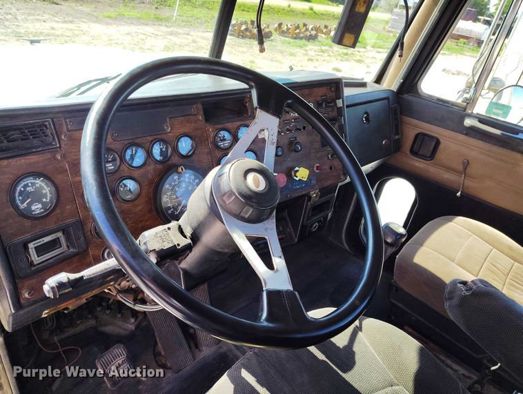 image for item DP4997 1995 Peterbilt  378 semi truck