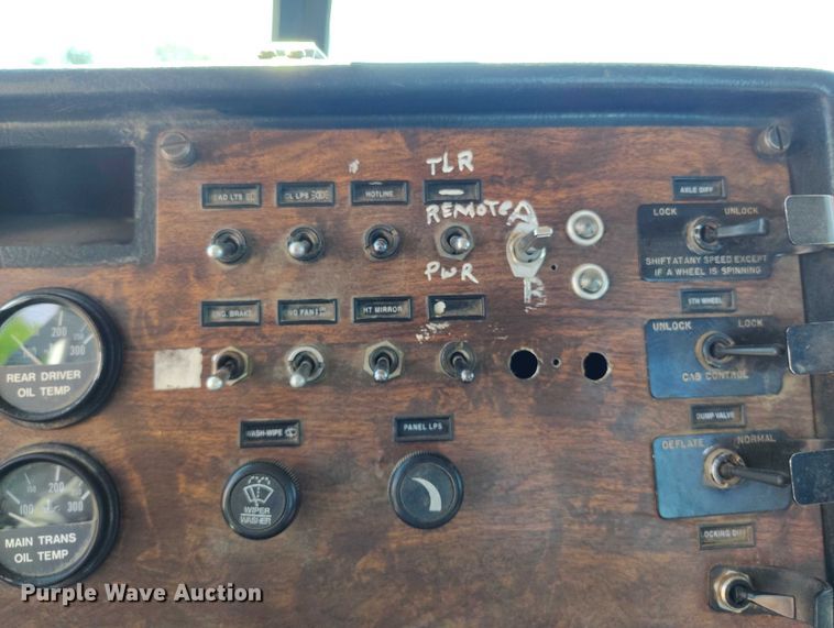 image for item DP4997 1995 Peterbilt  378 semi truck