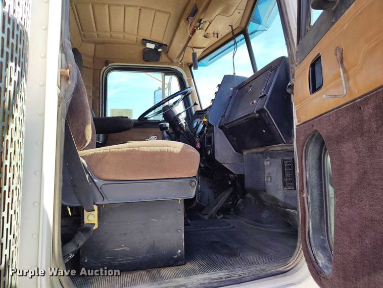 image for item DP4997 1995 Peterbilt  378 semi truck