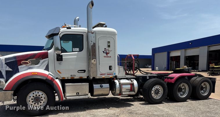 image for item DP6152 2016 Peterbilt 567 semi truck