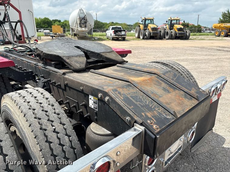 image for item DP6152 2016 Peterbilt 567 semi truck