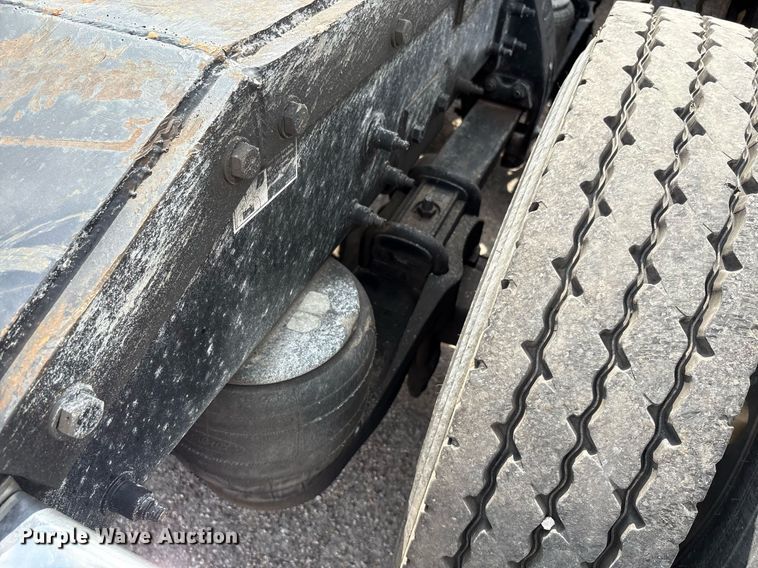 image for item DP6152 2016 Peterbilt 567 semi truck