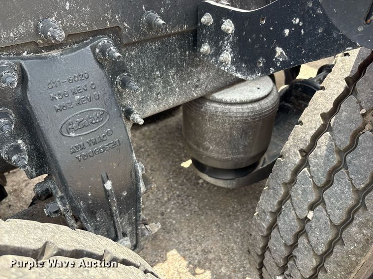 image for item DP6152 2016 Peterbilt 567 semi truck