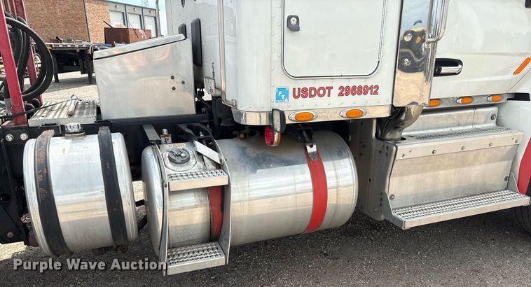 image for item DP6152 2016 Peterbilt 567 semi truck