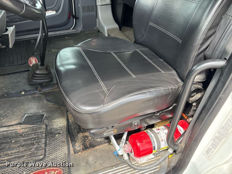 image for item DP6152 2016 Peterbilt 567 semi truck