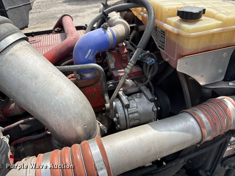 image for item DP6152 2016 Peterbilt 567 semi truck