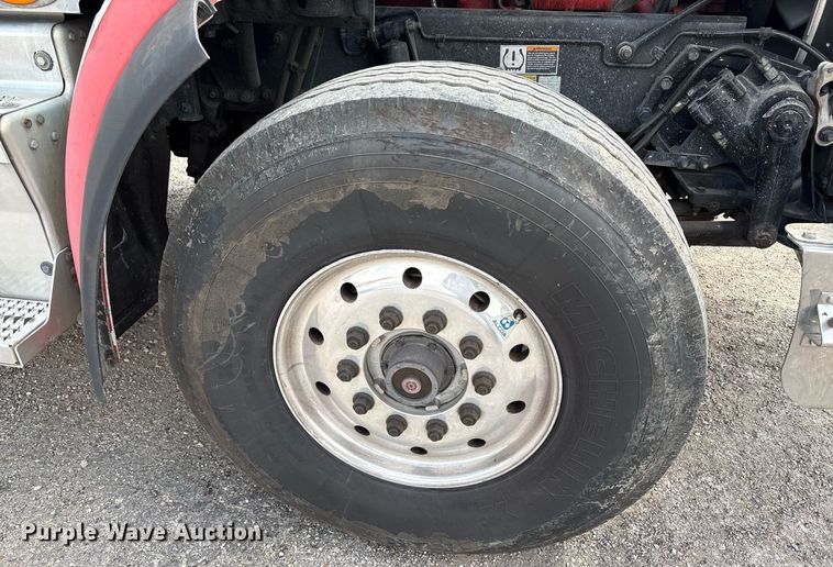 image for item DP6152 2016 Peterbilt 567 semi truck