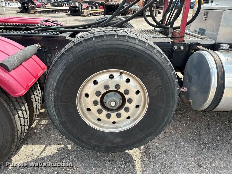 image for item DP6152 2016 Peterbilt 567 semi truck