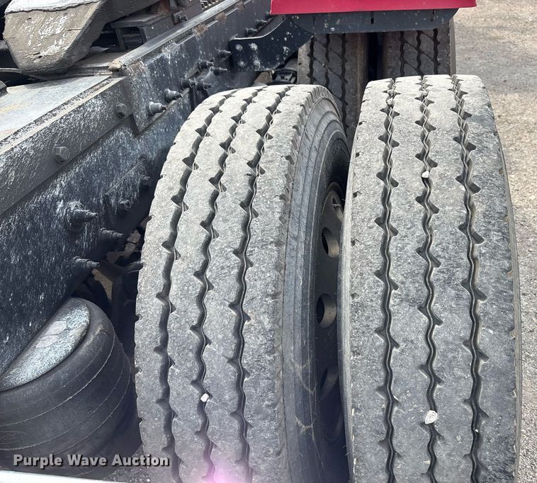 image for item DP6152 2016 Peterbilt 567 semi truck