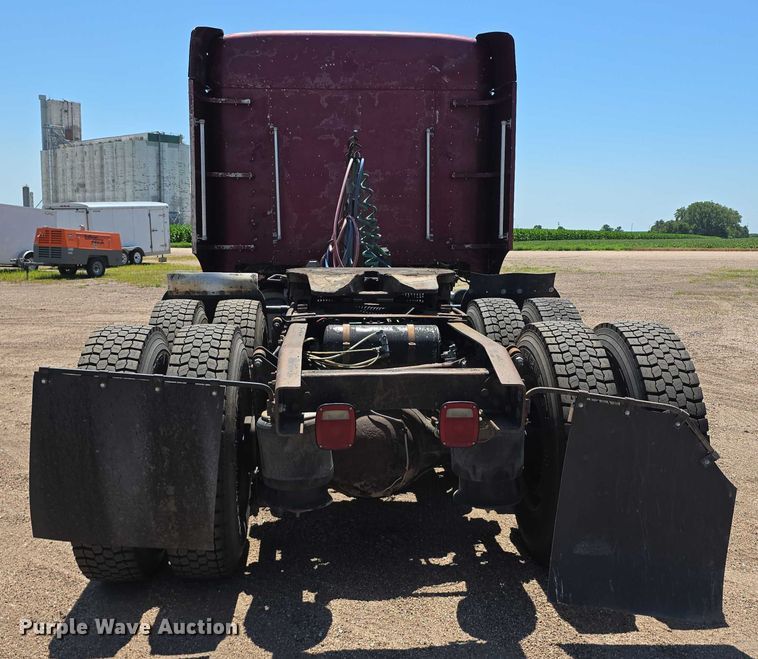 image for item DR3869 1998 Freightliner FLD120 semi truck