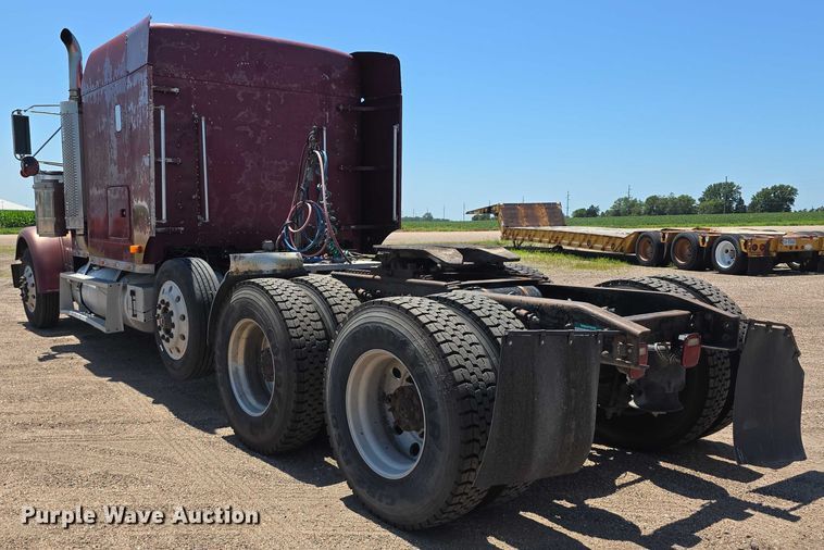 image for item DR3869 1998 Freightliner FLD120 semi truck