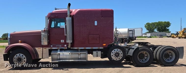 image for item DR3869 1998 Freightliner FLD120 semi truck