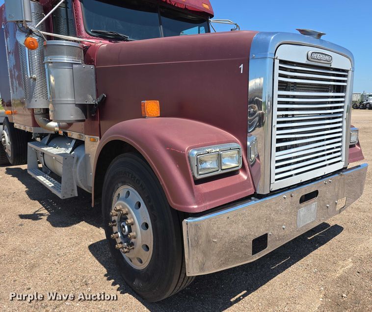 image for item DR3869 1998 Freightliner FLD120 semi truck