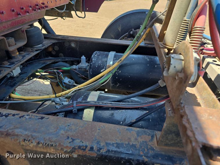 image for item DR3869 1998 Freightliner FLD120 semi truck