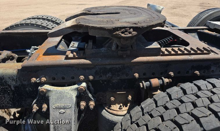 image for item DR3869 1998 Freightliner FLD120 semi truck