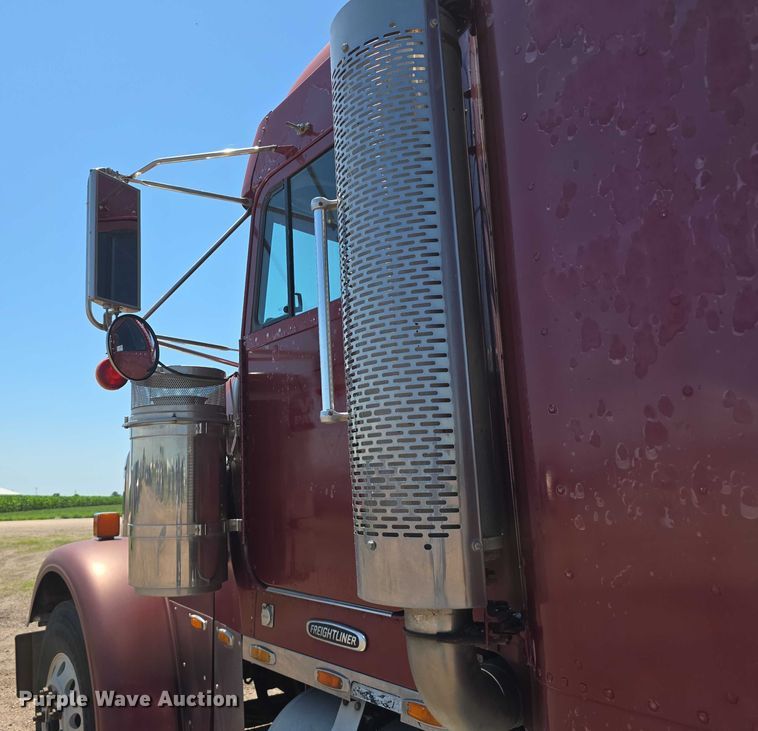 image for item DR3869 1998 Freightliner FLD120 semi truck