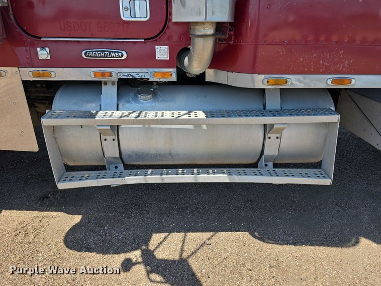 image for item DR3869 1998 Freightliner FLD120 semi truck