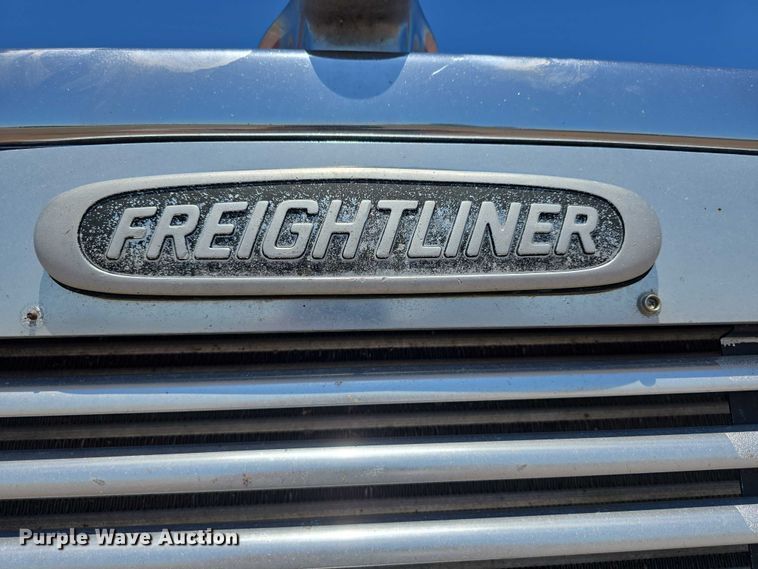 image for item DR3869 1998 Freightliner FLD120 semi truck