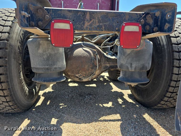 image for item DR3869 1998 Freightliner FLD120 semi truck