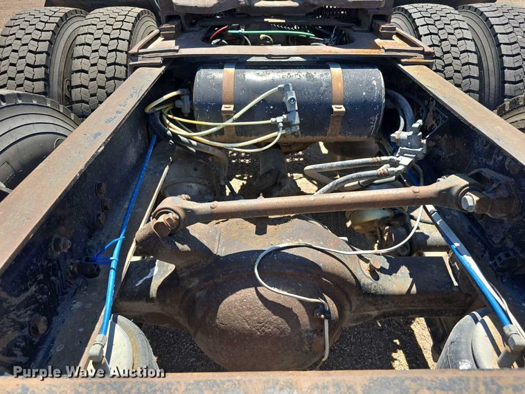 image for item DR3869 1998 Freightliner FLD120 semi truck