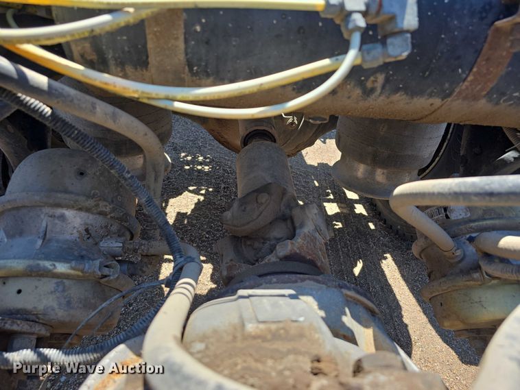 image for item DR3869 1998 Freightliner FLD120 semi truck