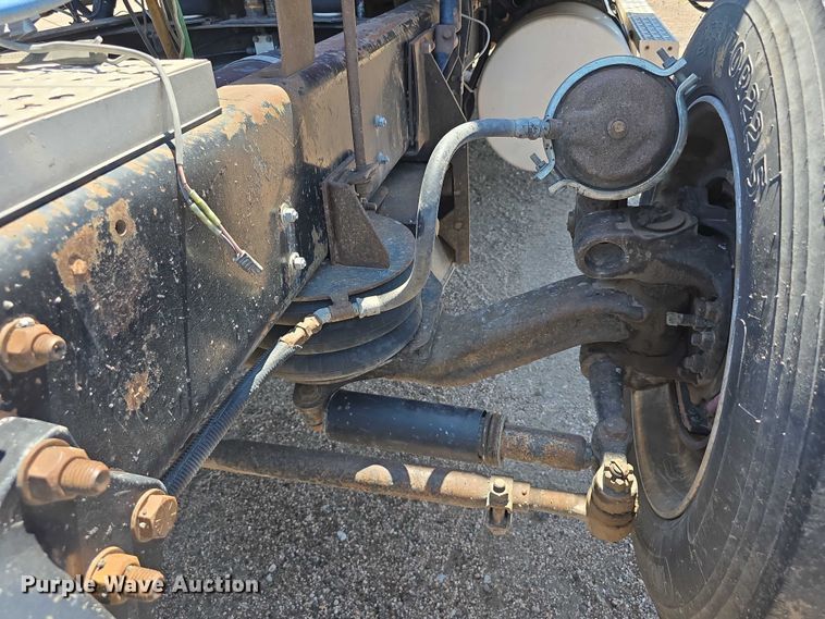 image for item DR3869 1998 Freightliner FLD120 semi truck