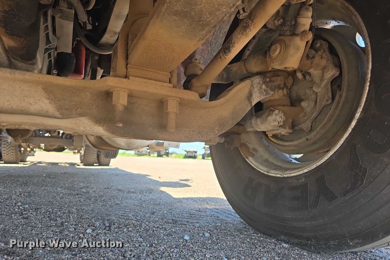 image for item DR3869 1998 Freightliner FLD120 semi truck