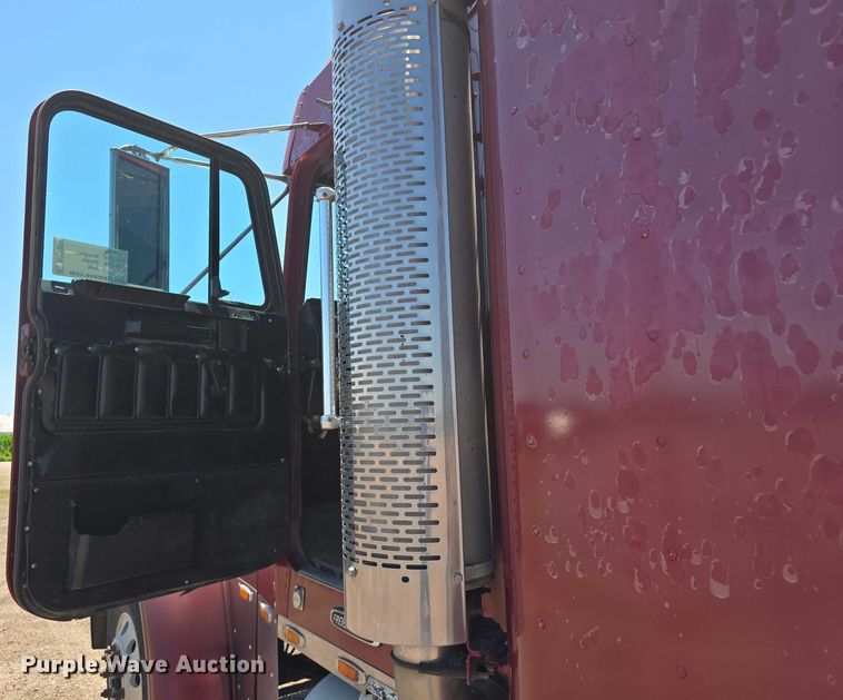 image for item DR3869 1998 Freightliner FLD120 semi truck