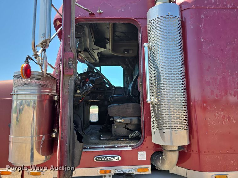 image for item DR3869 1998 Freightliner FLD120 semi truck