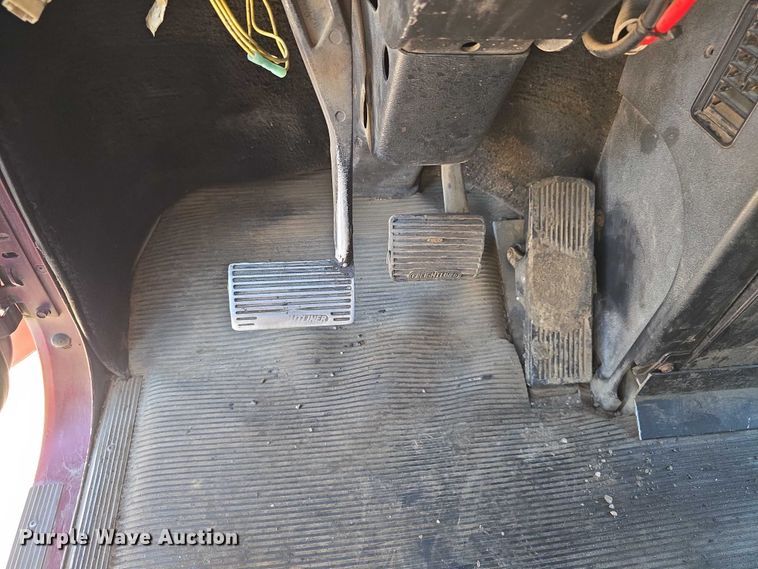 image for item DR3869 1998 Freightliner FLD120 semi truck