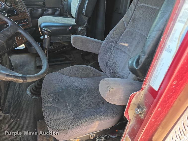 image for item DR3869 1998 Freightliner FLD120 semi truck