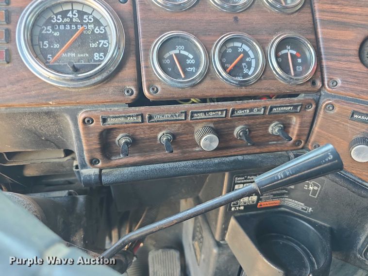 image for item DR3869 1998 Freightliner FLD120 semi truck