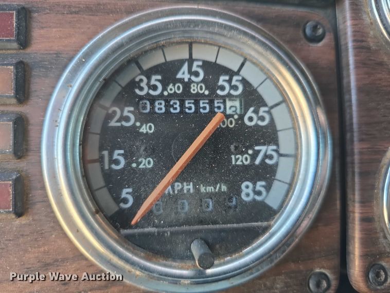 image for item DR3869 1998 Freightliner FLD120 semi truck