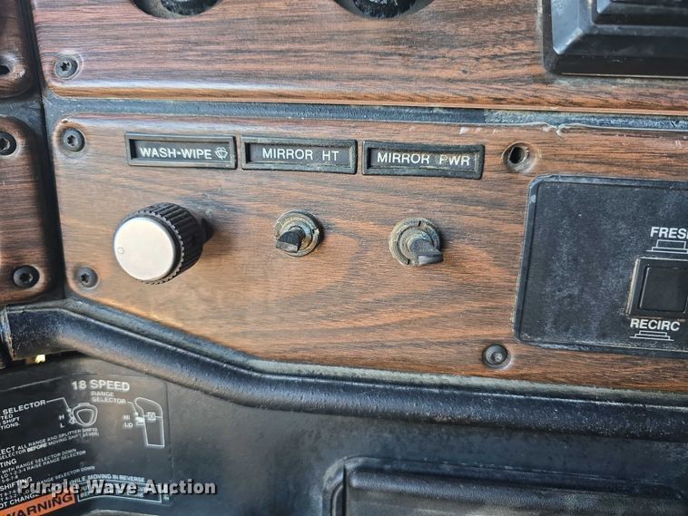 image for item DR3869 1998 Freightliner FLD120 semi truck