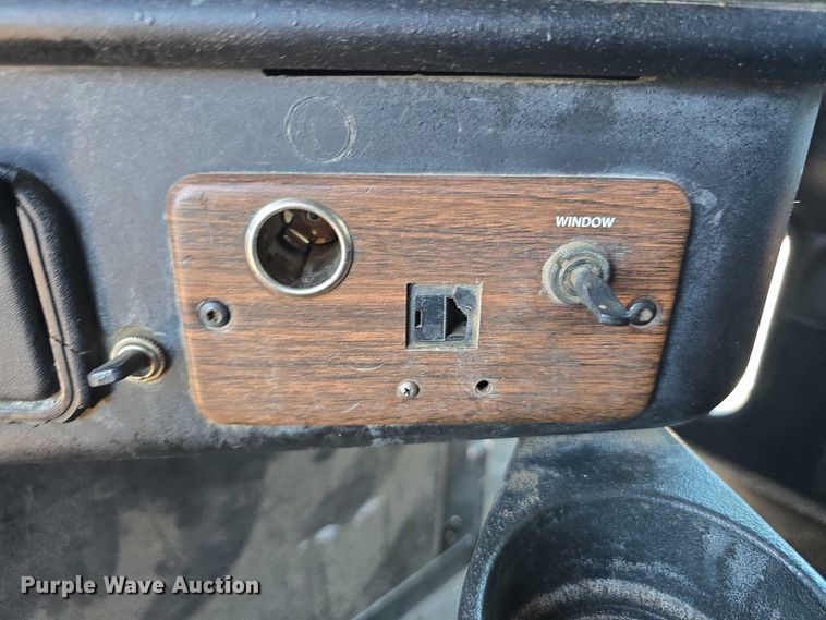 image for item DR3869 1998 Freightliner FLD120 semi truck