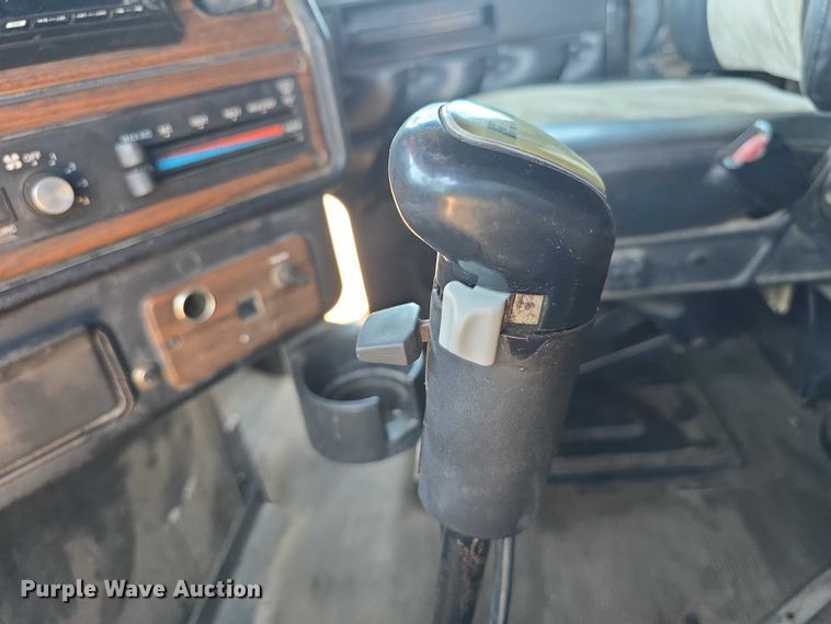 image for item DR3869 1998 Freightliner FLD120 semi truck